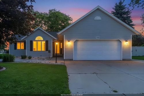 702 Carol Lane, PULASKI, WI, 54162 | Card Image