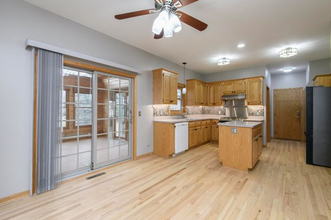 504 Eastern Trl, House other with 4 bedrooms, 4 bathrooms and null parking in MUKWONAGO WI | Image 11