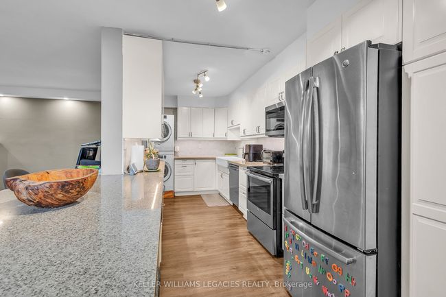 2001 - 1 Massey Sq, Condo with 2 bedrooms, 1 bathrooms and null parking in East York ON | Image 7