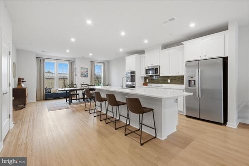 715 Thomas Ln, MANASSAS PARK, VA, 20111-2699 | Card Image