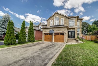 7299 Waldorf Way, House other with 4 bedrooms, 4 bathrooms and 6 parking in Mississauga ON | Image 2