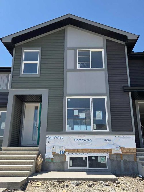 195 Lanark Gate Se, Airdrie, AB, T4A3R7 | Card Image