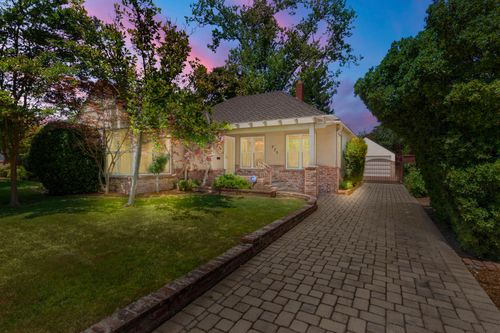 575 Blackwood St, Sacramento, CA, 95815-3846 | Card Image