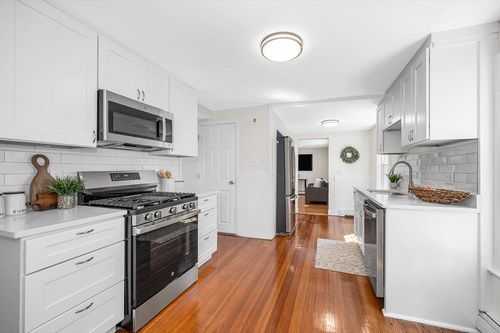 17 Swains Pond Ave, Melrose, MA, 02176-6322 | Card Image