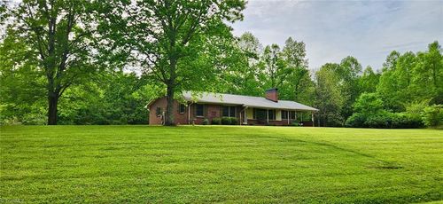 460 S Minton Rd, Wilkesboro, NC, 28697-7122 | Card Image