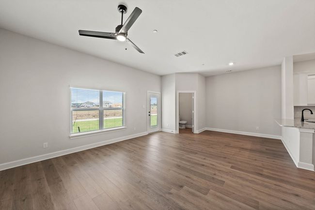 455 Mbs Way, Townhouse with 4 bedrooms, 3 bathrooms and null parking in Pilot Point TX | Image 4