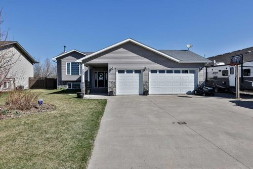 225 E 400 S, Raymond, AB, T0K2S0 | Card Image