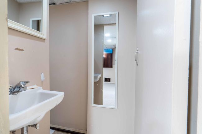 lower level bath | Image 33