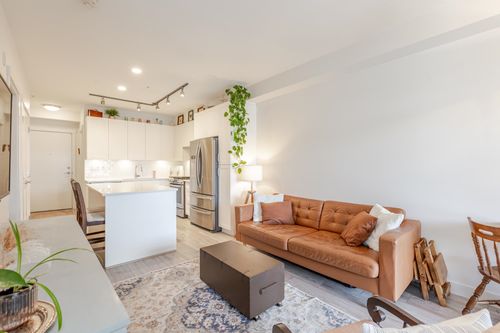 303-20673 78 Ave, Langley, BC, V2Y3K1 | Card Image