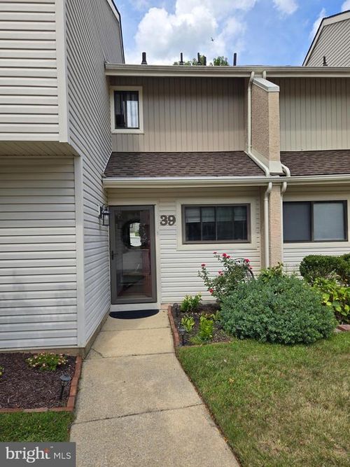 39 Viburnum Ln, MOUNT LAUREL, NJ, 08054-2576 | Card Image