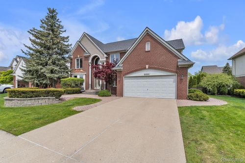 20261 Ramblewood Dr, Macomb, MI, 48044-5912 | Card Image