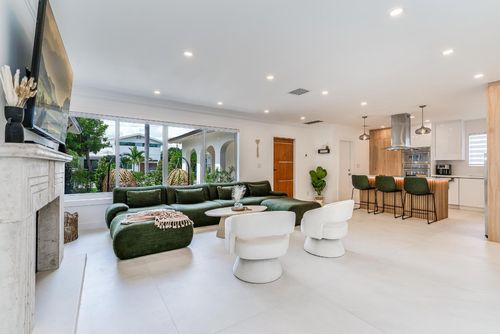 616 Ne 16th Ter, Fort Lauderdale, FL, 33304-2939 | Card Image