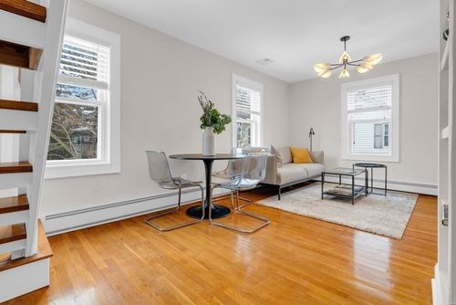 35-35 Boulevard Rd, Arlington, MA, 02474-8707 | Card Image