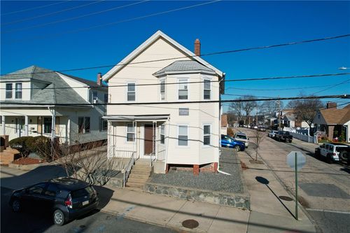 569 Admiral Street, Providence, RI, 02908 | Card Image