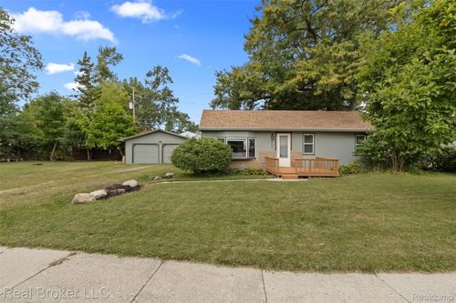 8483 Beatrice, Westland, MI, 48185-1845 | Card Image