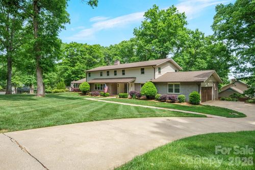 240 36th Avenue Cir Nw, Hickory, NC, 28601-9003 | Card Image