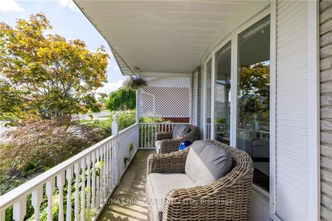 7863 Trackview St, House other with 3 bedrooms, 2 bathrooms and 2 parking in Niagara Falls ON | Image 4