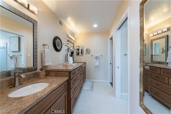 2B - 2270 Stanley Ave, Condo with 2 bedrooms, 2 bathrooms and 2 parking in Signal Hill CA | Image 32