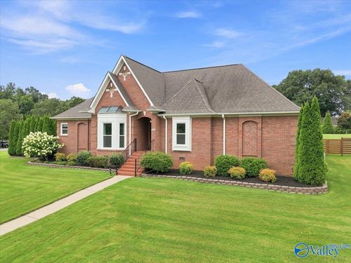 100 Ce Lee Cir, Huntsville, AL, 35806-2640 | Card Image