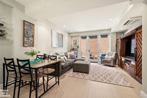 4e-30-11 21st Street, New York City, NY, 11102 | Card Image