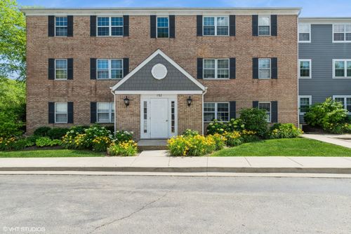 unit-d-152 E Winchester Rd, Libertyville, IL, 60048-3913 | Card Image