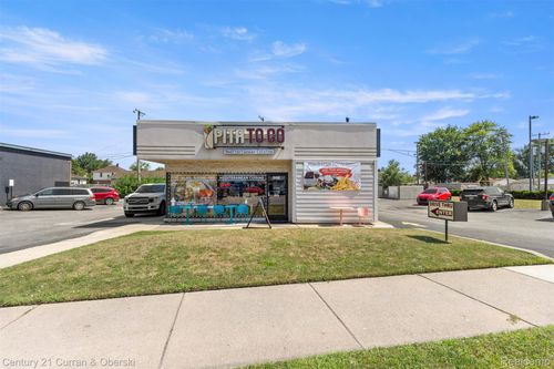 986 Southfield Rd, Lincoln Park, MI, 48146-2637 | Card Image