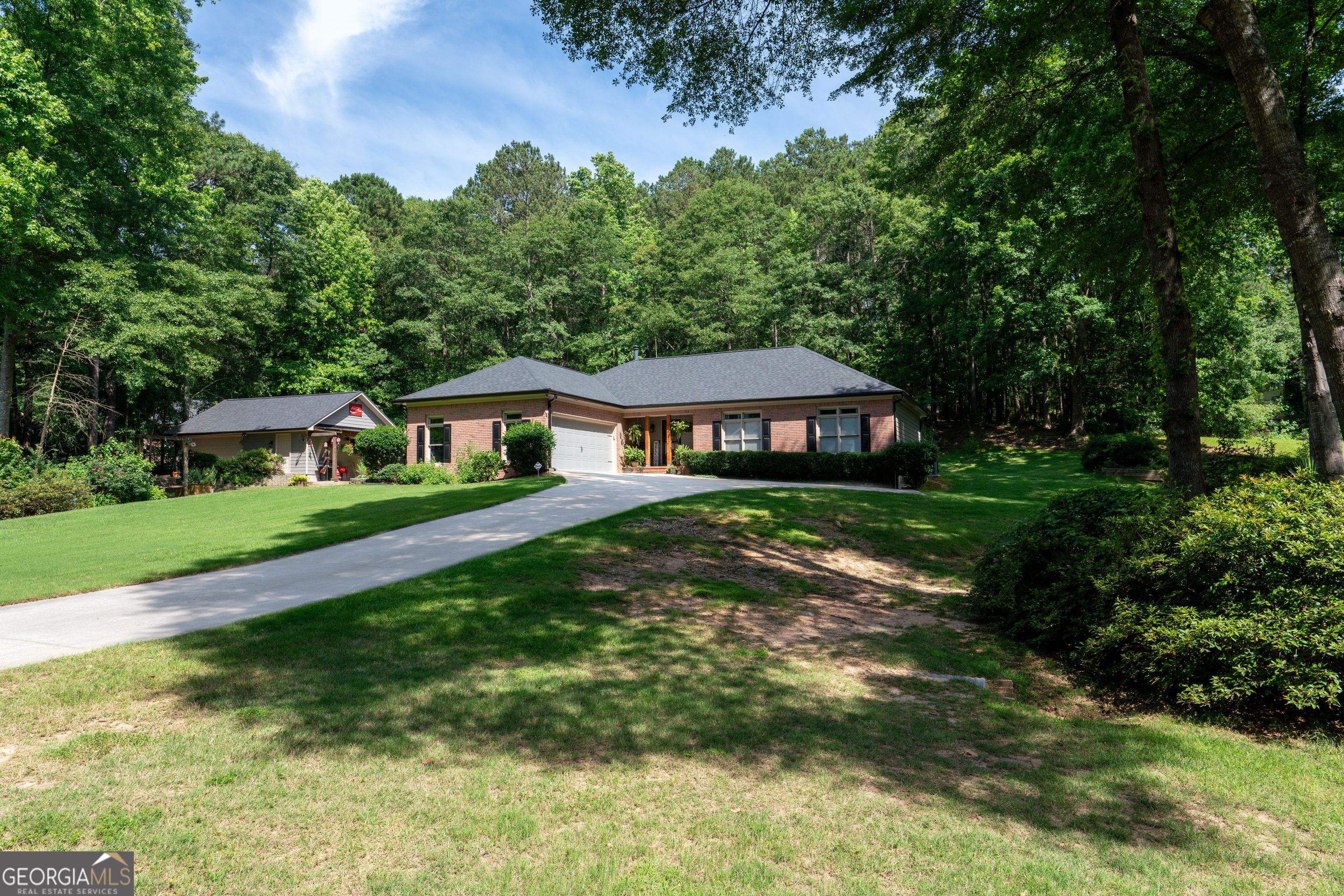 Sandy Creek Cir, Loganville, GA 30052