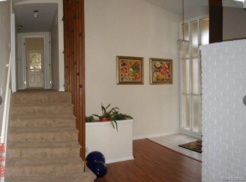 4987 Malibu Dr, Bloomfield Hills, MI, 48302-2254 | Card Image