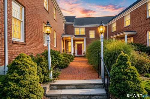 129 Park St, New Canaan, CT, 06840-5403 | Card Image