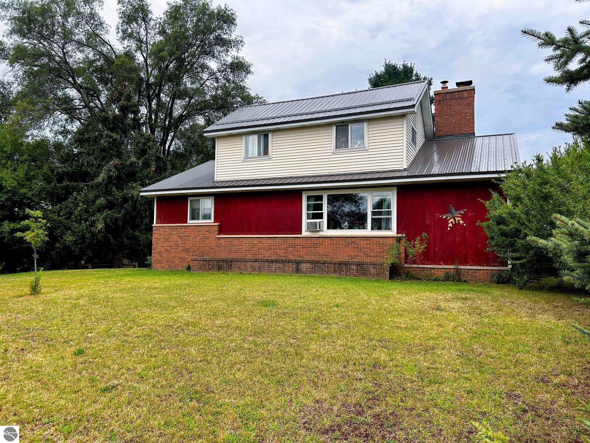 Glass Rd, Farwell, MI 48622