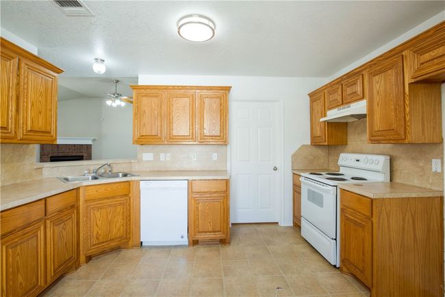 1606 Prickly Pear, House other with 3 bedrooms, 2 bathrooms and 4 parking in Lockhart TX | Image 13