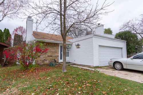 2S616 Linden Sq, Warrenville, IL, 60555-1363 | Card Image