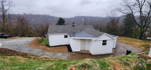 855 Zimmer Ln, Greenock, PA, 15047-1105 | Card Image