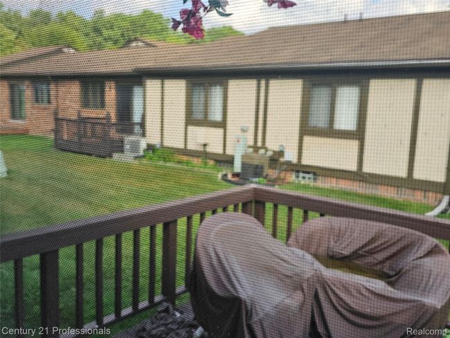 DECK OVERLOOKS GREEN SPACE | Image 4
