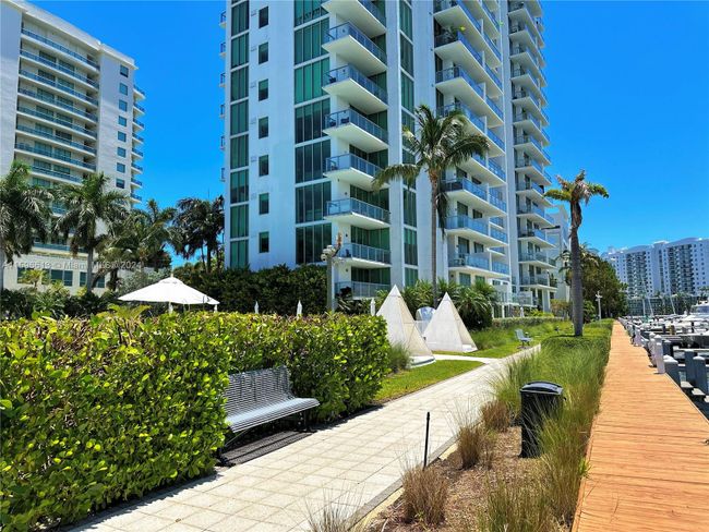 1501 - 7928 East Dr, Condo with 2 bedrooms, 2 bathrooms and null parking in North Bay Village FL | Image 63