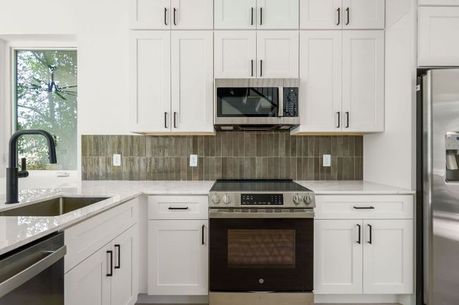 2 - 2611 Davis Ln, Condo with 2 bedrooms, 2 bathrooms and 2 parking in Austin TX | Image 14
