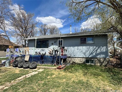102 1st Avenue, Landis, SK, S0K2K0 | Card Image