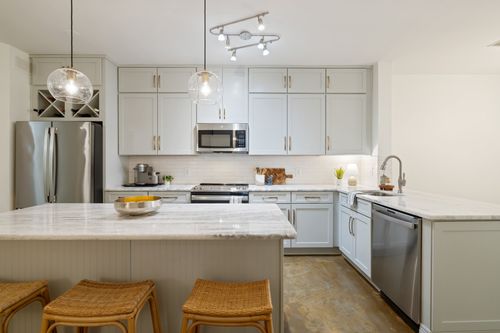 204-1803 Broadway, Nashville, TN, 37203-2759 | Card Image