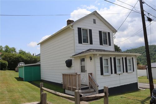 212 Mckinley Ave, Robinson, PA, 15949-1027 | Card Image