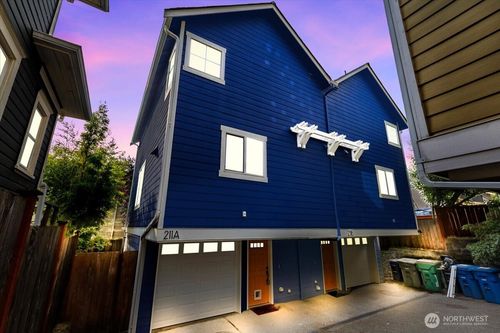 211 15th Ave, Seattle, WA, 98122-5603 | Card Image