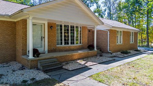 2285 E Gunn Rd, Rochester, MI, 48306-1935 | Card Image