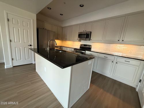 1057-3935 E Rough Rider Rd, Phoenix, AZ, 85050-7346 | Card Image