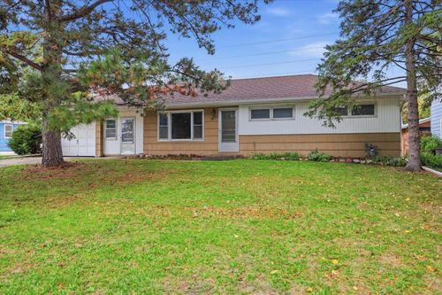 1677 Rose Pl, Roseville, MN, 55113-2813 | Card Image