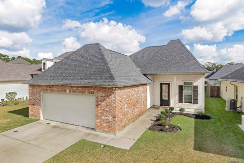 28048 Memorial Ln, Denham Springs, LA, 70726-6441 | Card Image