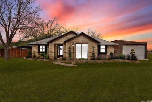 768 County Road 664, Devine, TX, 78016-4685 | Card Image