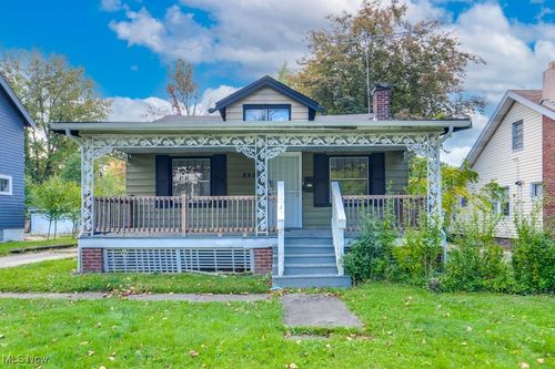 892 Montford Rd, Cleveland Heights, OH, 44121-2012 | Card Image