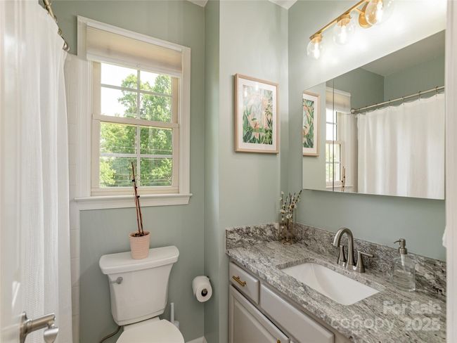Upper Level Full Bath | Image 24