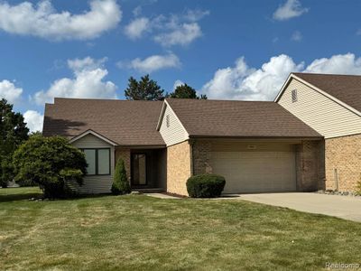 8304 Walnut Creek Drive, Condo with 2 bedrooms, 2 bathrooms and null parking in Grand Blanc Twp MI | Image 1