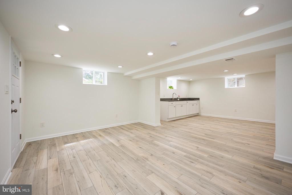 Residential in FALLS CHURCH 4