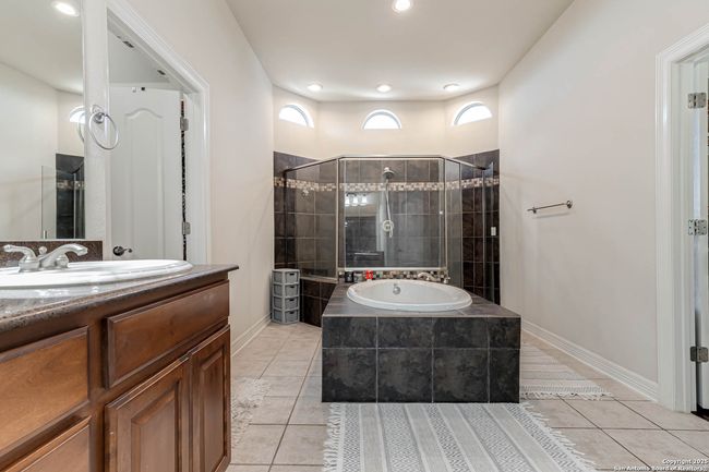 21903 Roan Blf, House other with 6 bedrooms, 5 bathrooms and null parking in San Antonio TX | Image 21